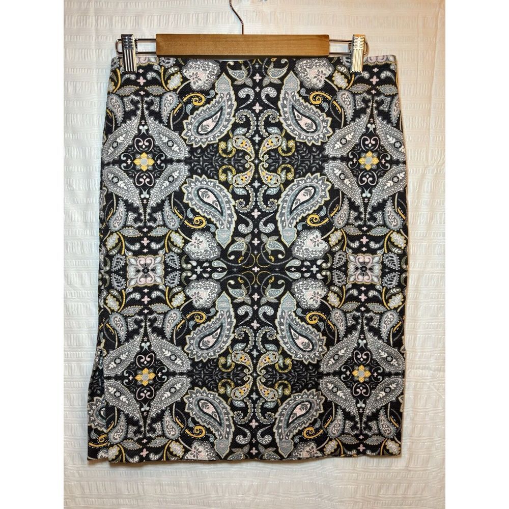 Loft Size 6 A Line Pencil Knee Skirt Paisley Gray / Pink